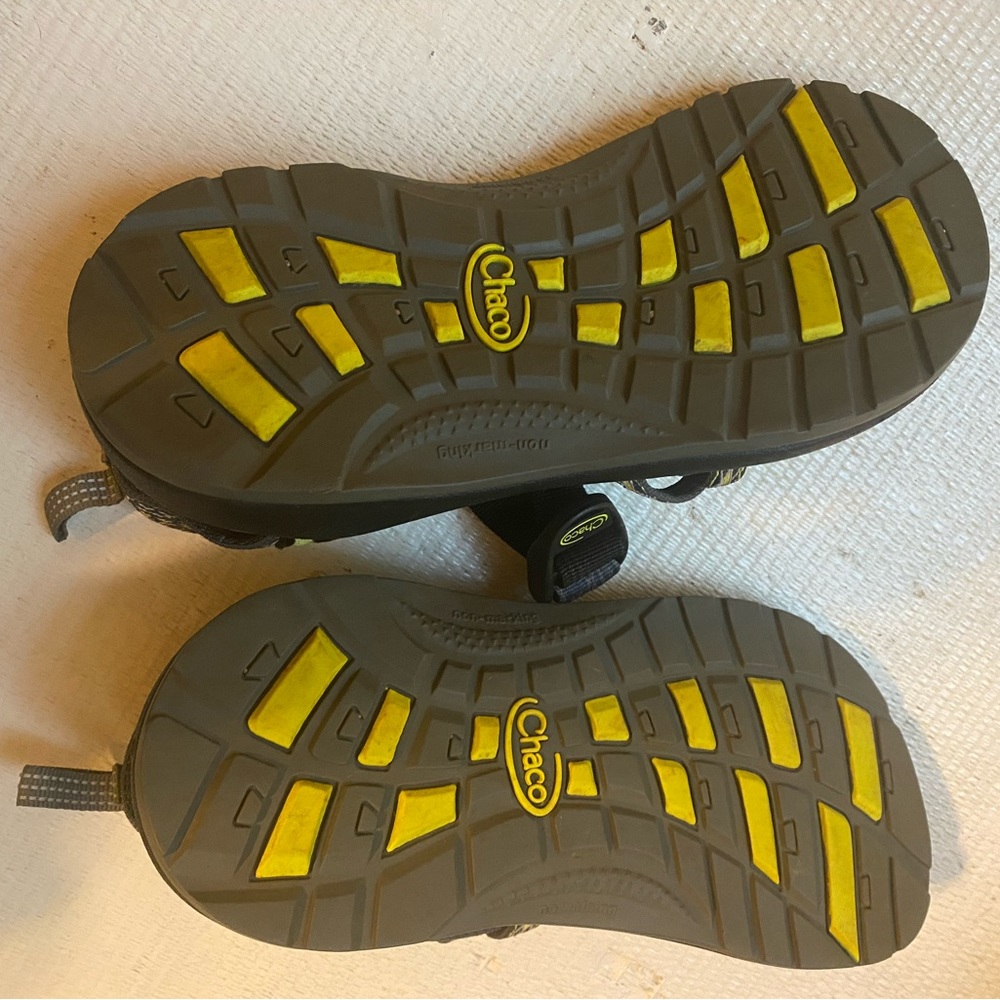 Chacos! - Picture 2 of 2